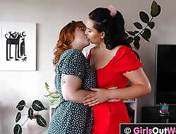 Curvy lesbians enjoy oral sex and scissoring